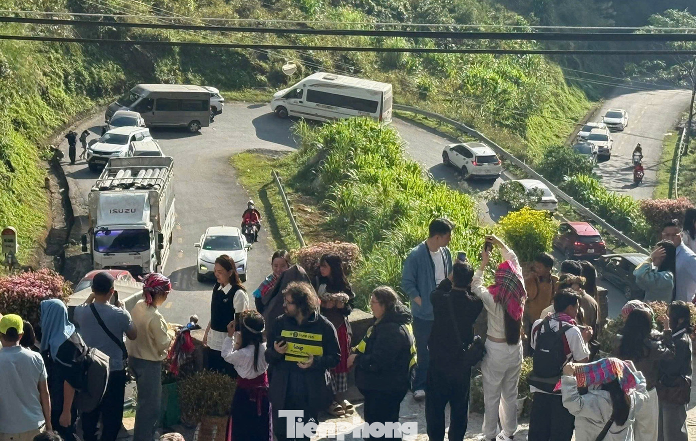 Đường kẹt cứng, khách sạn 'cháy' phòng mùa hoa tam giác mạch- Ảnh 13.