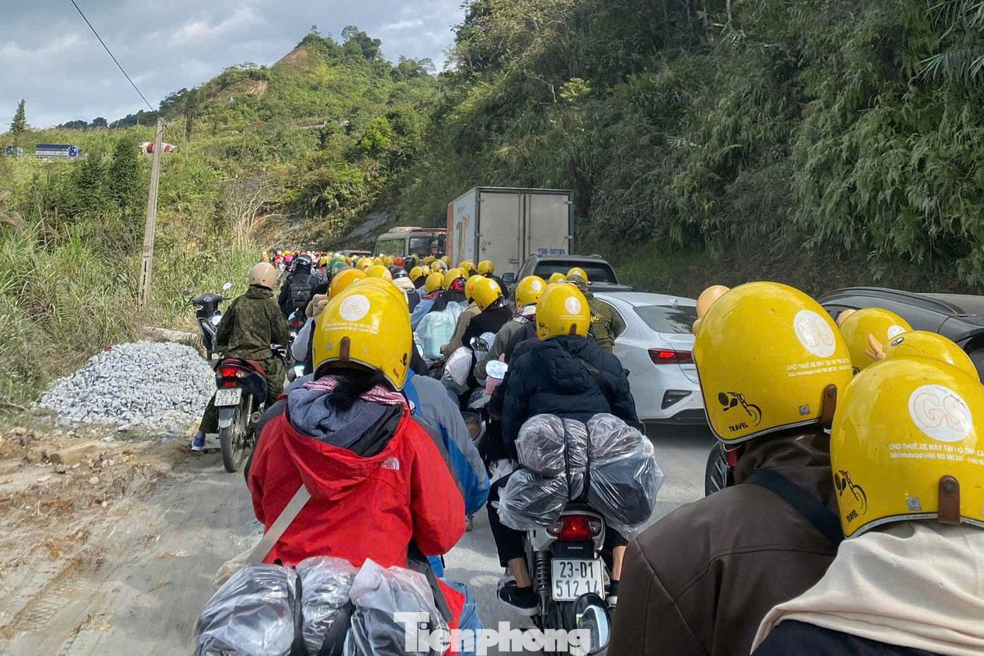 Đường kẹt cứng, khách sạn 'cháy' phòng mùa hoa tam giác mạch- Ảnh 2.