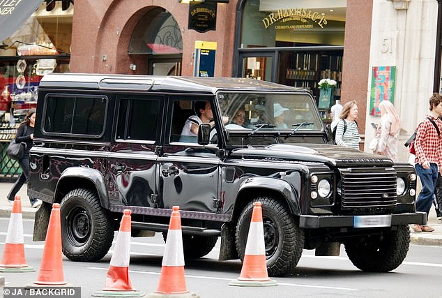 Con trai Beckham bị tước bằng lái xe- Ảnh 1. Con trai Beckham bị tước bằng lái xe- Ảnh 1.