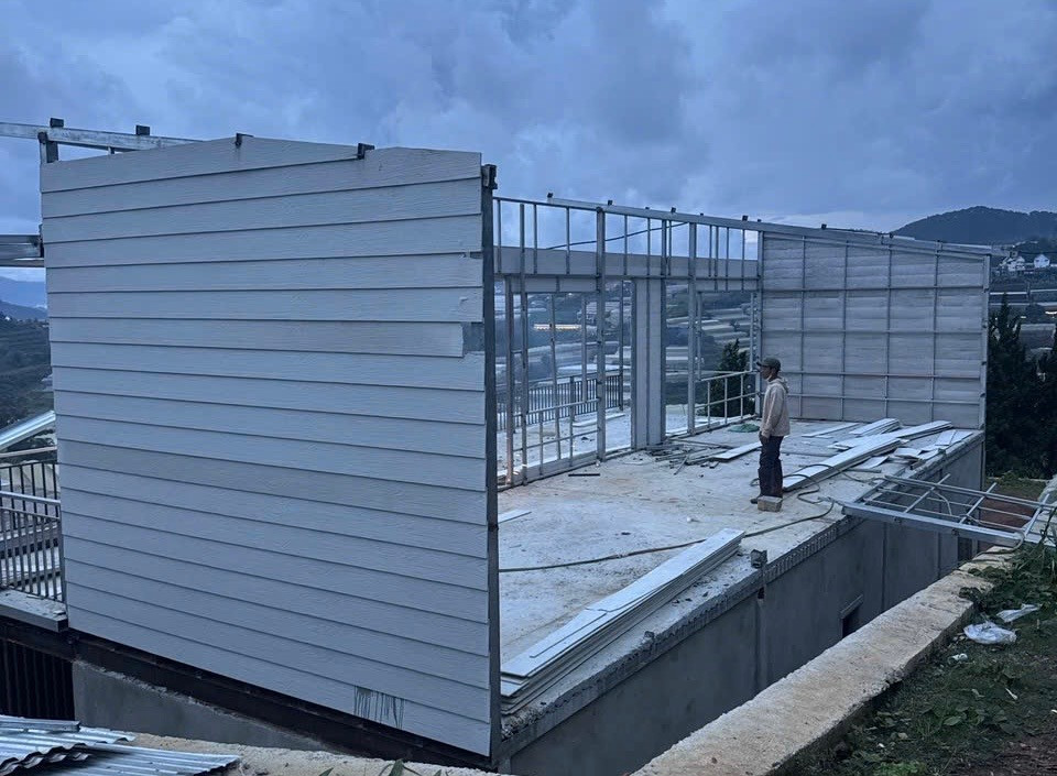 Lâm Đồng cưỡng chế 9 công trình xây dựng trái phép trên đất nông, lâm nghiệp- Ảnh 1.