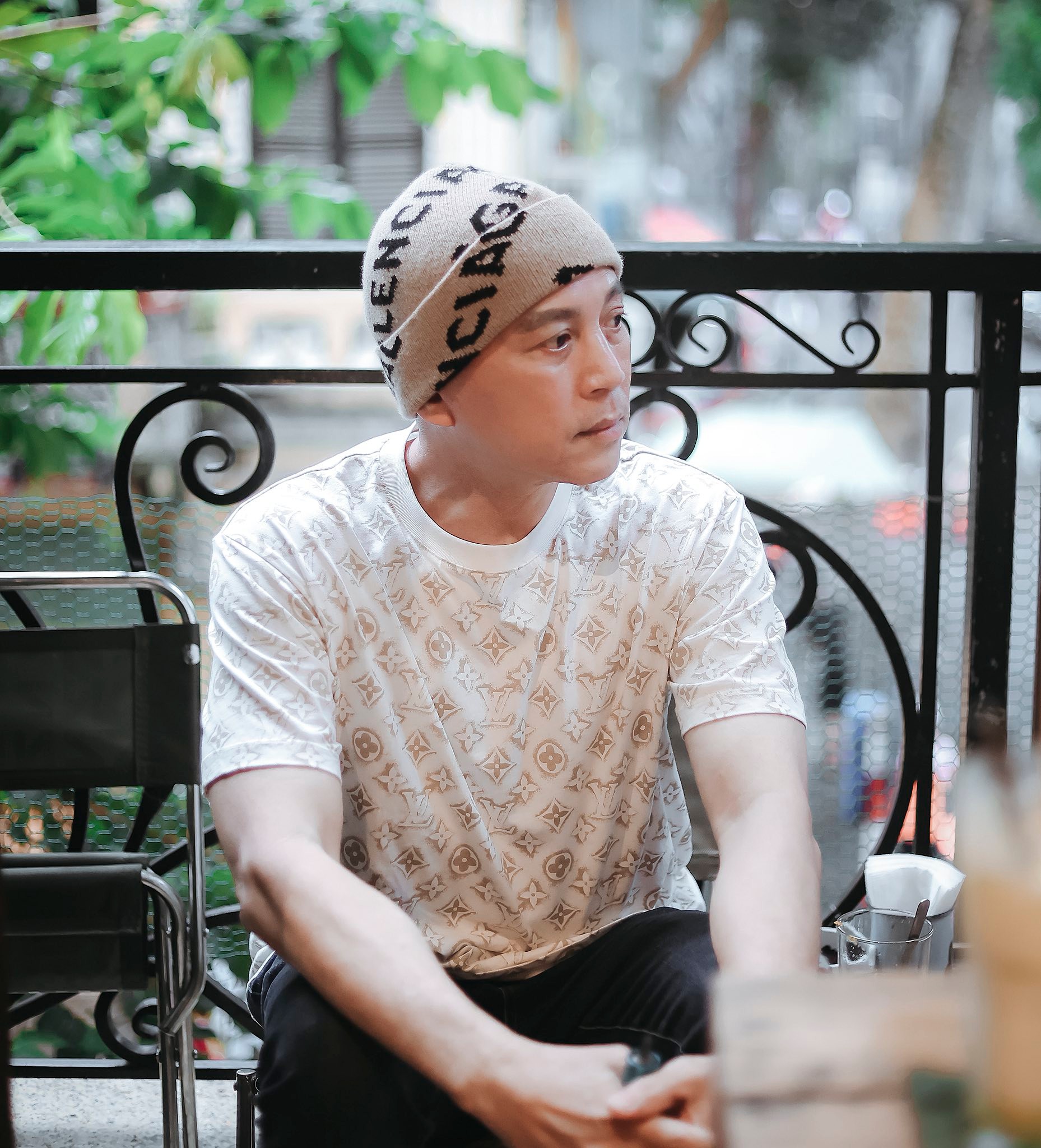 Cuộc sống tuổi 55 của nam nghệ sĩ gà trống nuôi con, gần 20 năm trốn nợ, con trai vướng vòng lao lý- Ảnh 1. Cuộc sống tuổi 55 của nam nghệ sĩ gà trống nuôi con, gần 20 năm trốn nợ, con trai vướng vòng lao lý- Ảnh 1.