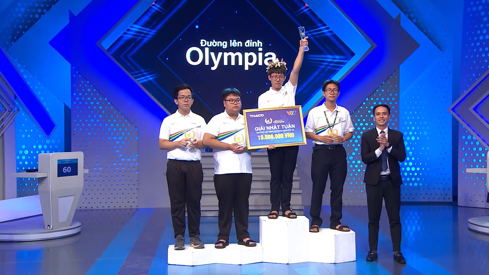 Nam sinh Quảng Trị lập kỷ lục điểm số, giành tấm vé cuối cùng vào trận thi tháng đâu tiên Olympia 26- Ảnh 4. Nam sinh Quảng Trị lập kỷ lục điểm số, giành tấm vé cuối cùng vào trận thi tháng đâu tiên Olympia 26- Ảnh 4.