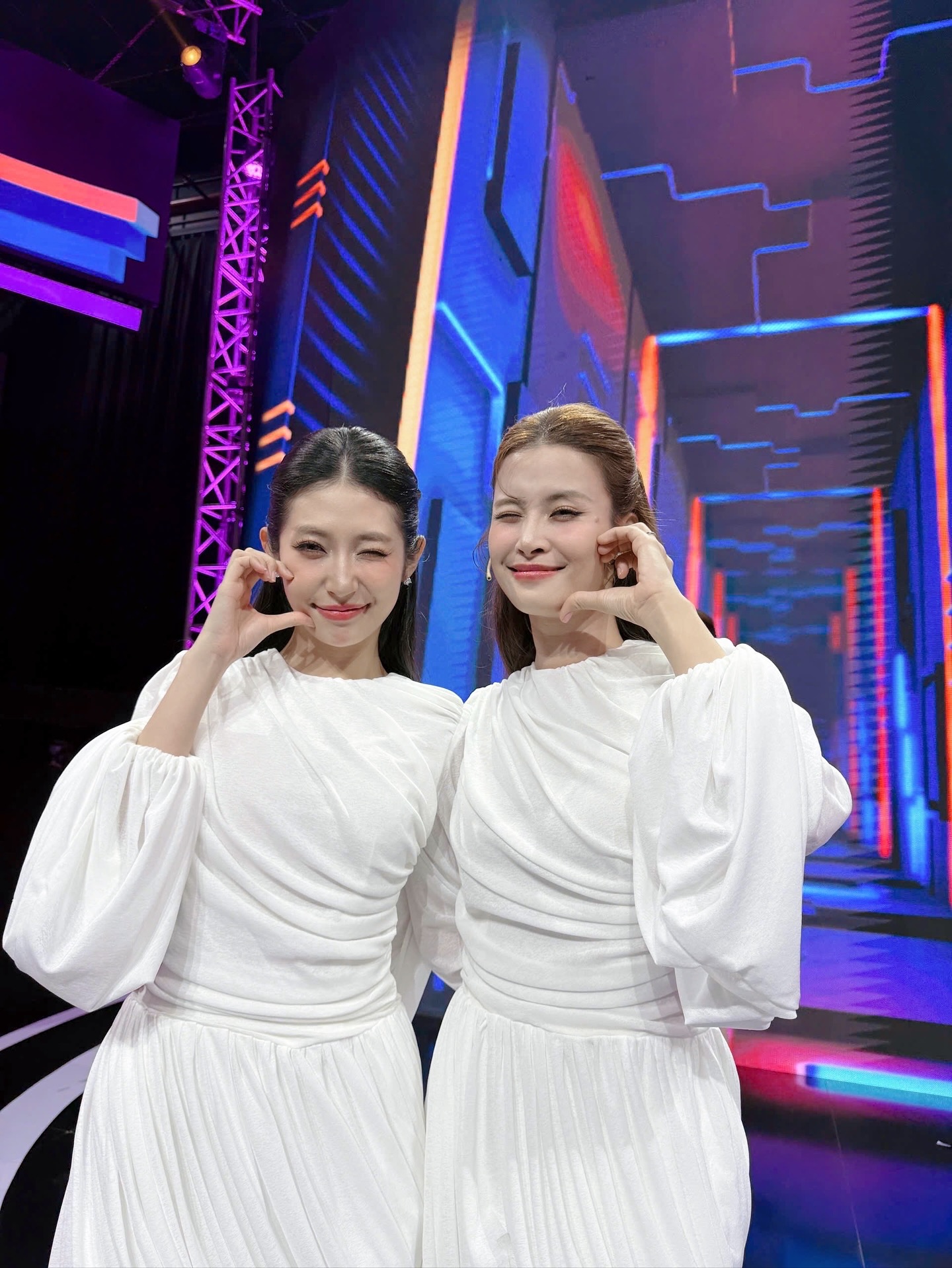 Đông Nhi nói đúng 3 chữ, hé lộ số tiền được Trấn Thành mừng cưới- Ảnh 6. Đông Nhi nói đúng 3 chữ, hé lộ số tiền được Trấn Thành mừng cưới- Ảnh 6.