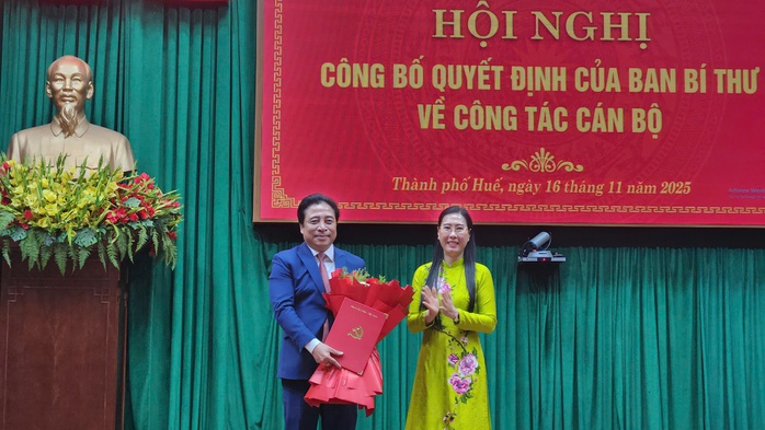 Công bố quyết định của Ban Bí thư về công tác cán bộ ở TP Huế- Ảnh 1. Công bố quyết định của Ban Bí thư về công tác cán bộ ở TP Huế- Ảnh 1.