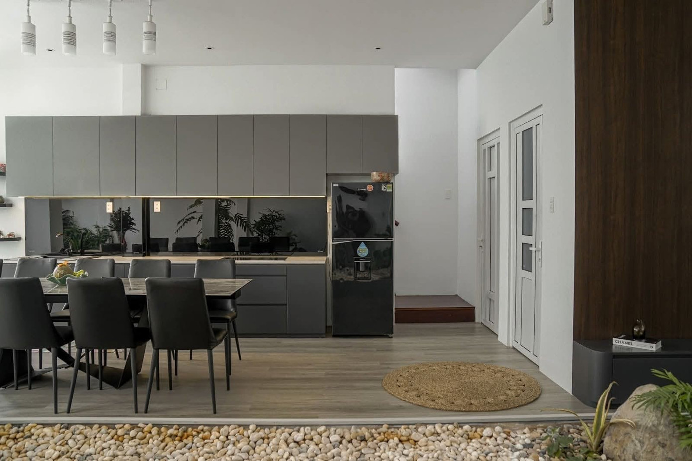 Nhà 3 tầng như villa nơi nghỉ dưỡng giữa phố- Ảnh 8.