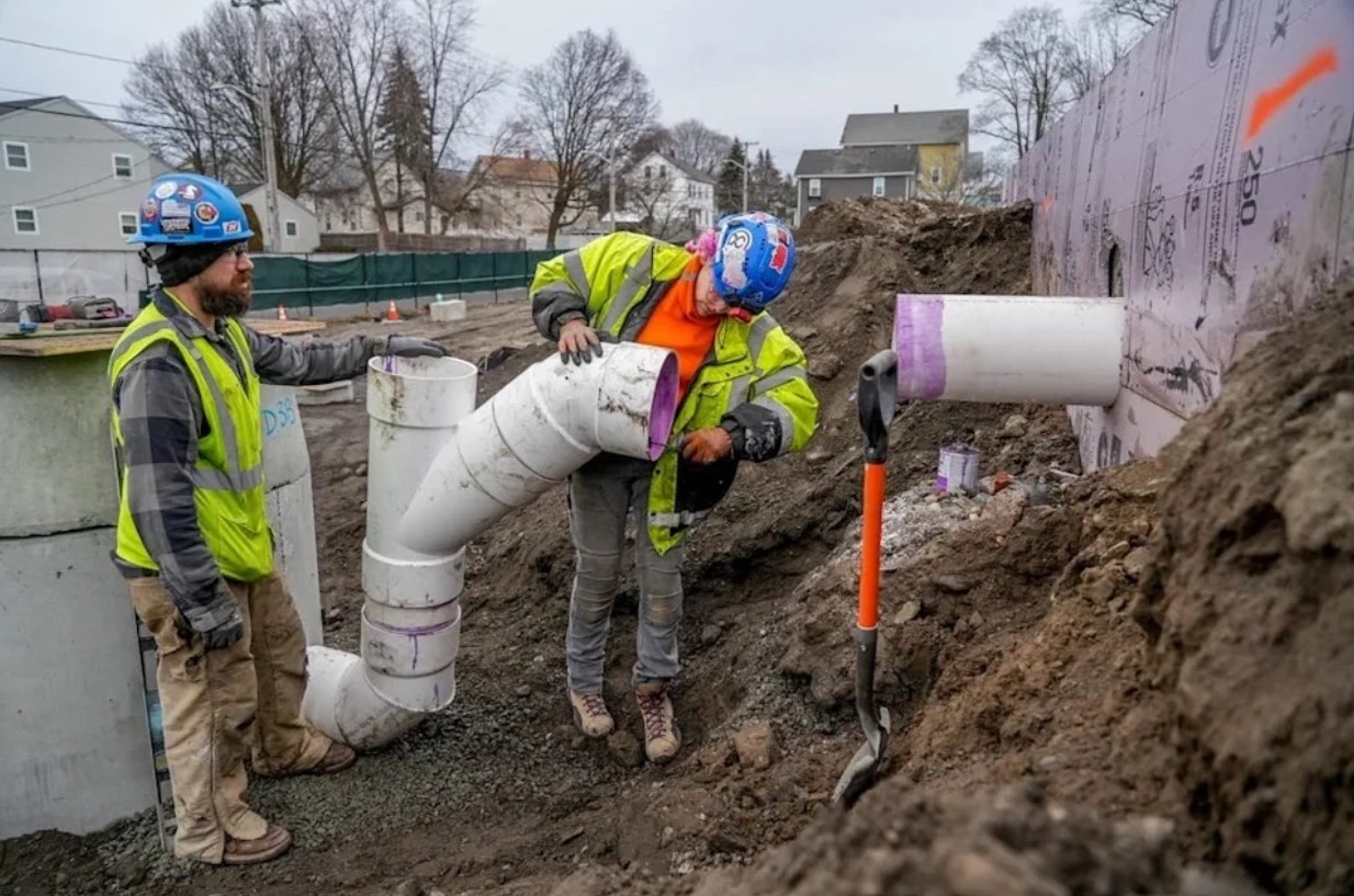 Khảo sát cho thấy Gen Z thích làm công nhân thay vì học ĐH: Phí học nghề thấp, lương cao hơn "bàn giấy" và ít bị thay thế bởi AI- Ảnh 1. Khảo sát cho thấy Gen Z thích làm công nhân thay vì học ĐH: Phí học nghề thấp, lương cao hơn "bàn giấy" và ít bị thay thế bởi AI- Ảnh 1.