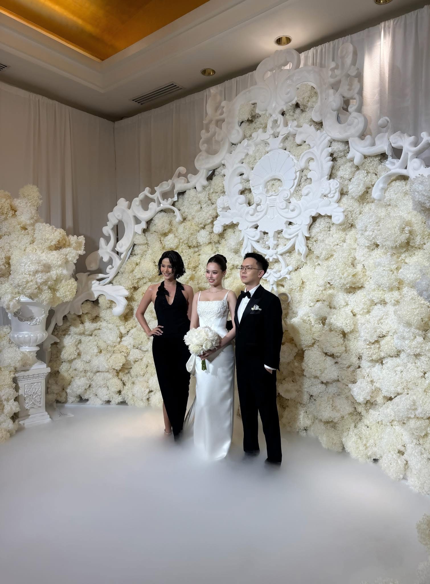 Đám cưới Á hậu Tâm Như và chồng doanh nhân: Cô dâu khóc nức nở, Khánh Vân, Ngọc Châu và dàn sao Việt đổ bộ- Ảnh 8. Đám cưới Á hậu Tâm Như và chồng doanh nhân: Cô dâu khóc nức nở, Khánh Vân, Ngọc Châu và dàn sao Việt đổ bộ- Ảnh 8.