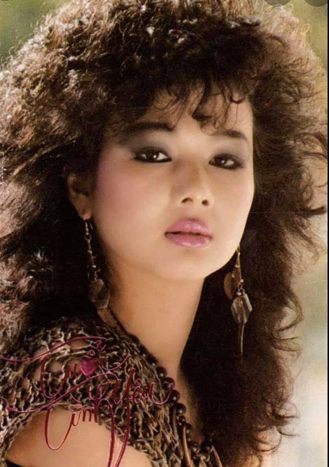 Tuổi 62 sống lang thang ngoài đường của nữ ca sĩ là mỹ nhân đình đám một thời- Ảnh 1. Tuổi 62 sống lang thang ngoài đường của nữ ca sĩ là mỹ nhân đình đám một thời- Ảnh 1.