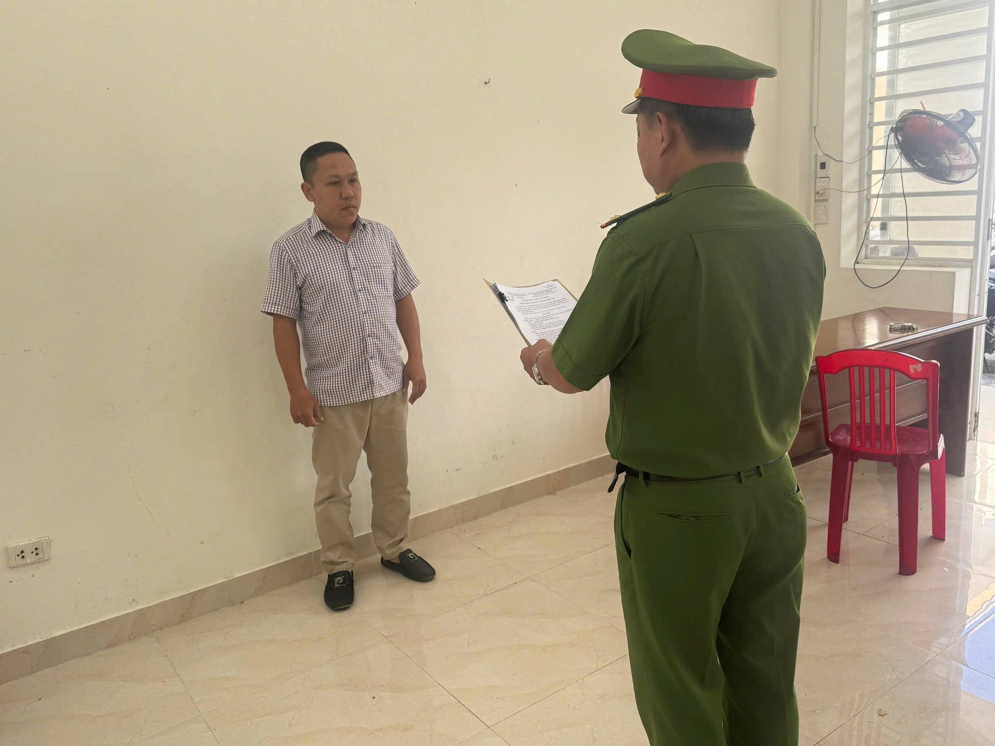 Bắt đối tượng tự xưng Tổng giám đốc bán 'dự án ma' lừa đảo gần 6 tỷ đồng- Ảnh 1. Bắt đối tượng tự xưng Tổng giám đốc bán 'dự án ma' lừa đảo gần 6 tỷ đồng- Ảnh 1.