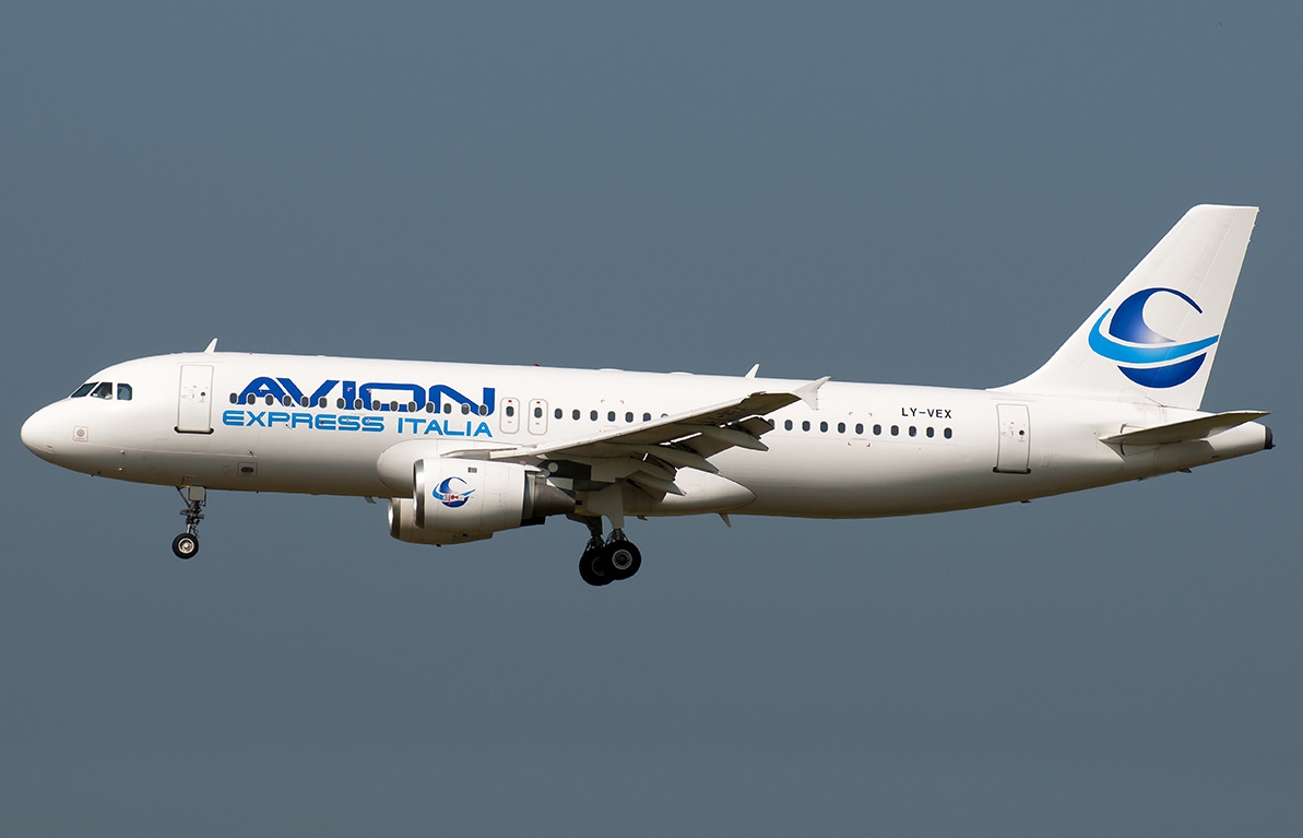 Không có bằng cơ trưởng dám lái máy bay chở hàng trăm hành khách khắp châu Âu?- Ảnh 1. Không có bằng cơ trưởng dám lái máy bay chở hàng trăm hành khách khắp châu Âu?- Ảnh 1.