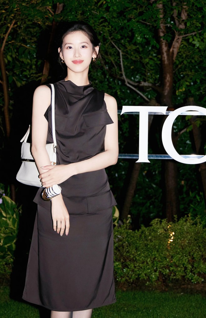 Khung hình "double sang": Vợ tỷ phú đọ sắc cùng mỹ nhân nhà trâm anh thế phiệt- Ảnh 8.