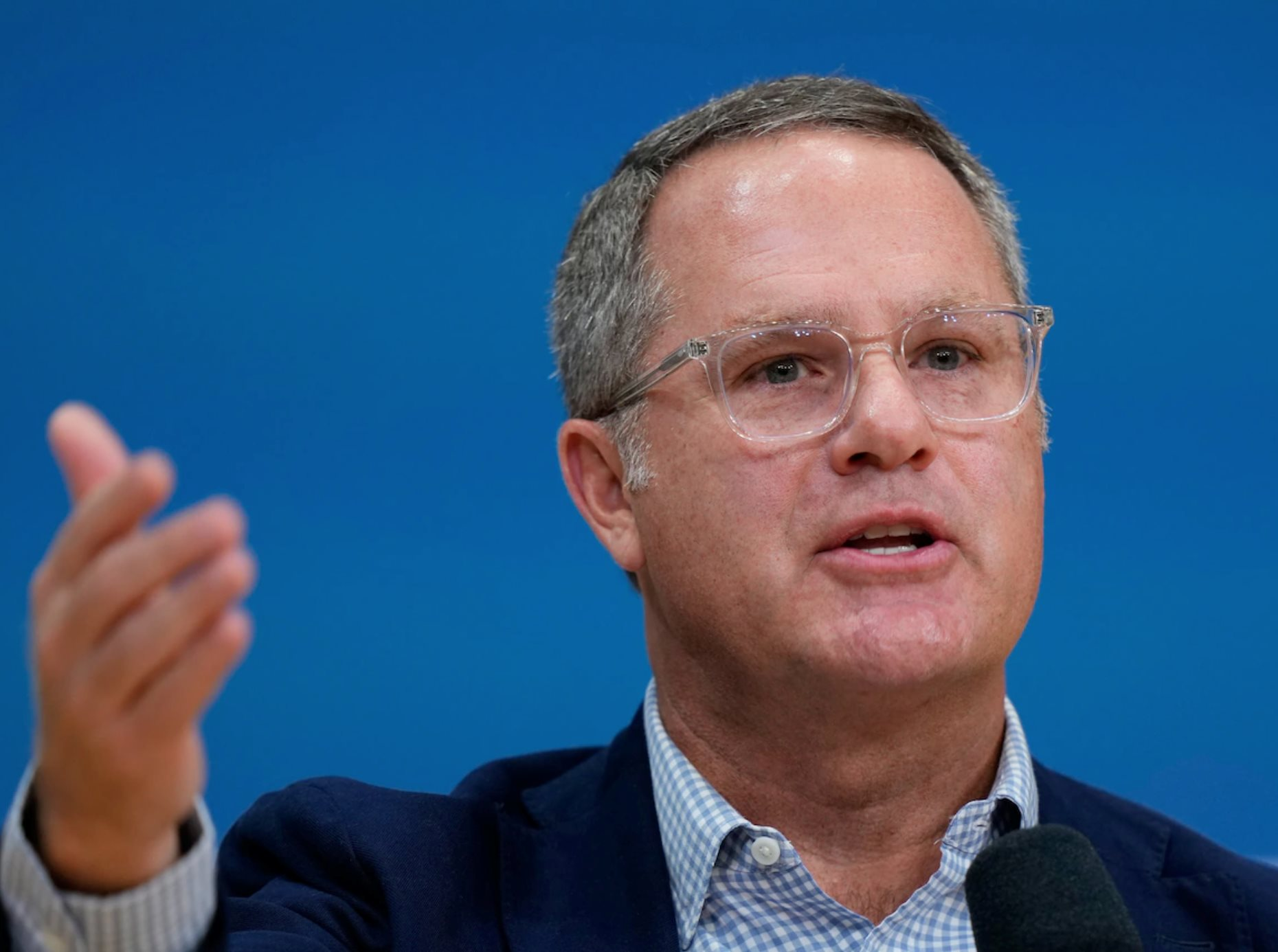 CEO nhà bán lẻ lớn nhất thế giới chính thức nghỉ hưu sau 40 năm gắn bó- Ảnh 2.