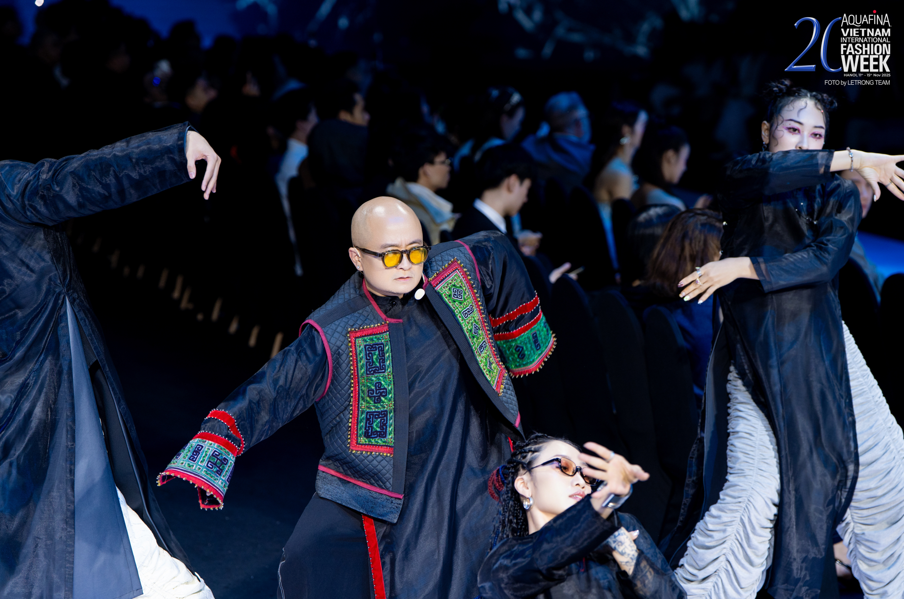 Nữ NSƯT 80 tuổi xuất hiện đầy khí chất, chiếm trọn spotlight trên sàn diễn thời trang- Ảnh 1. Nữ NSƯT 80 tuổi xuất hiện đầy khí chất, chiếm trọn spotlight trên sàn diễn thời trang- Ảnh 1.