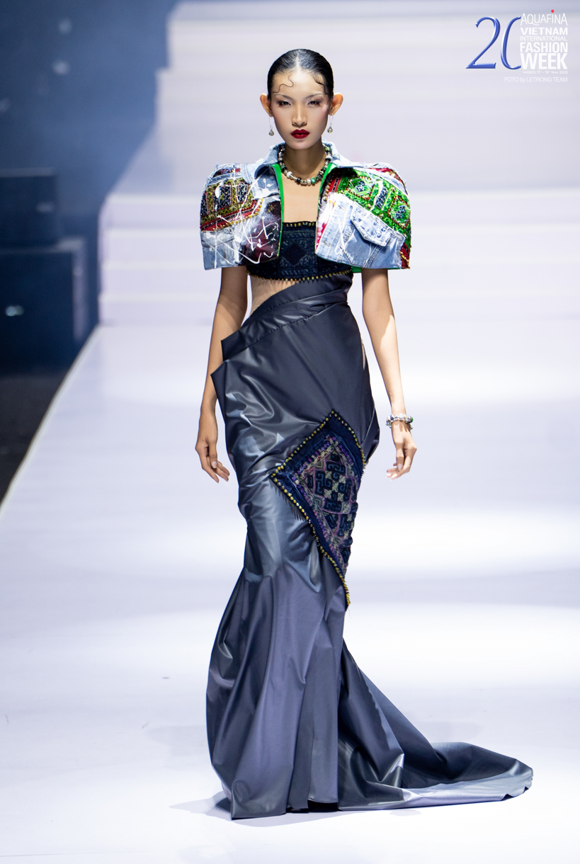 Nữ NSƯT 80 tuổi xuất hiện đầy khí chất, chiếm trọn spotlight trên sàn diễn thời trang- Ảnh 4. Nữ NSƯT 80 tuổi xuất hiện đầy khí chất, chiếm trọn spotlight trên sàn diễn thời trang- Ảnh 4.