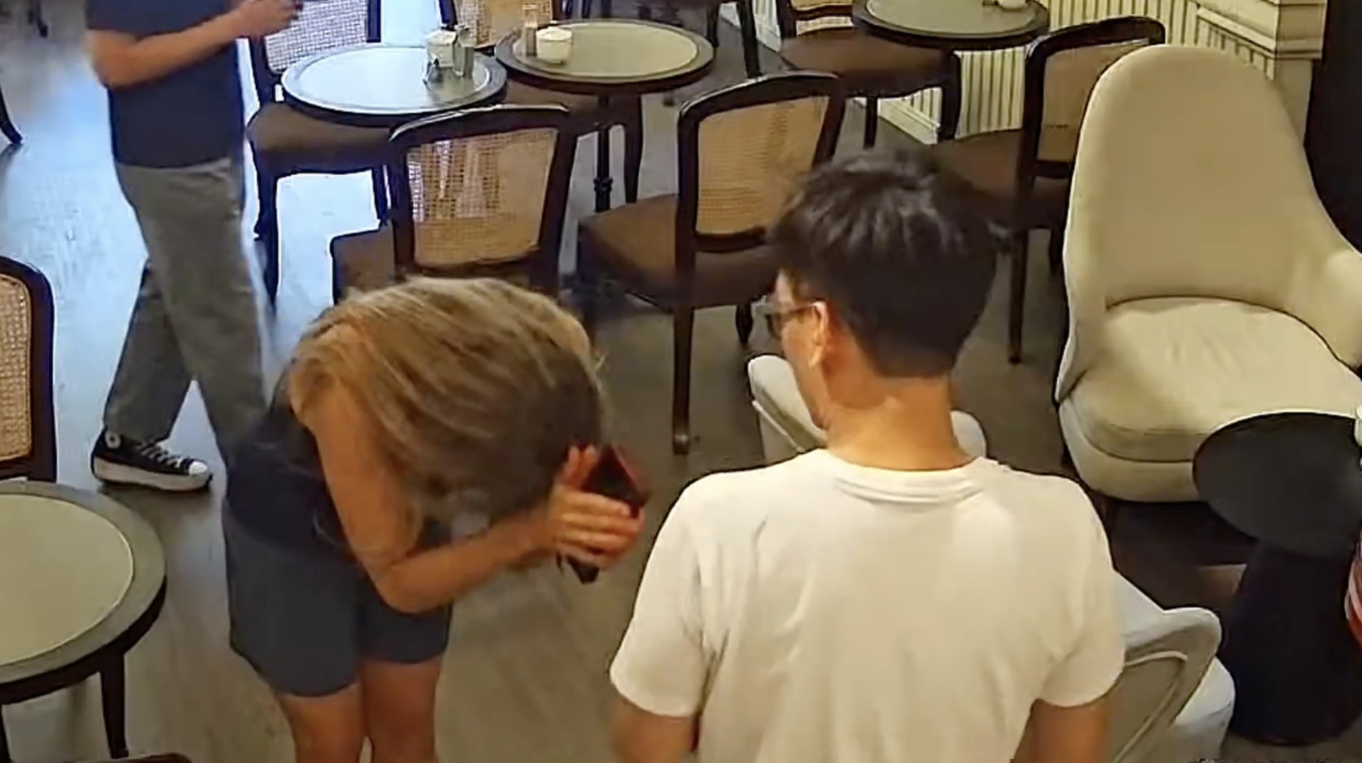 Khách Tây lạy chủ quán Việt Nam vì được ăn món ngon nhất cuộc đời- Ảnh 3.