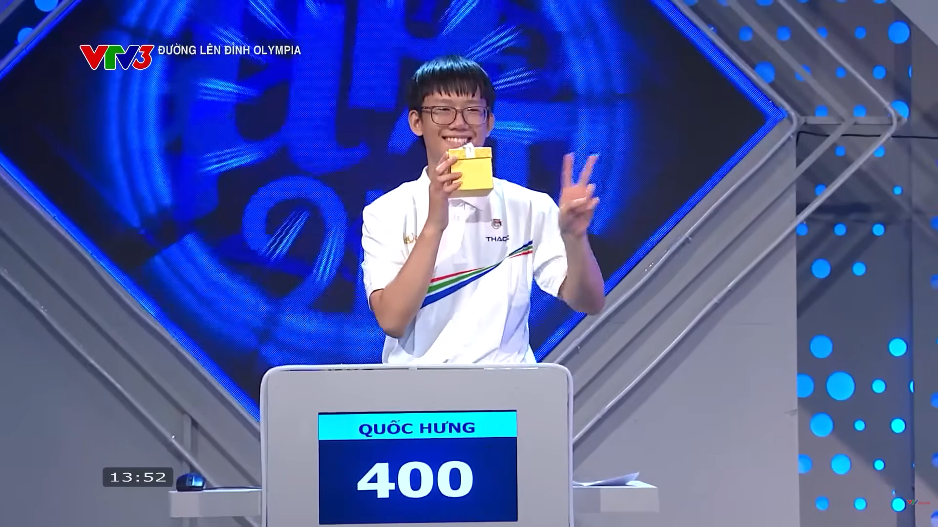 Nam sinh Quảng Trị lập kỷ lục điểm số, giành tấm vé cuối cùng vào trận thi tháng đâu tiên Olympia 26- Ảnh 3. Nam sinh Quảng Trị lập kỷ lục điểm số, giành tấm vé cuối cùng vào trận thi tháng đâu tiên Olympia 26- Ảnh 3.