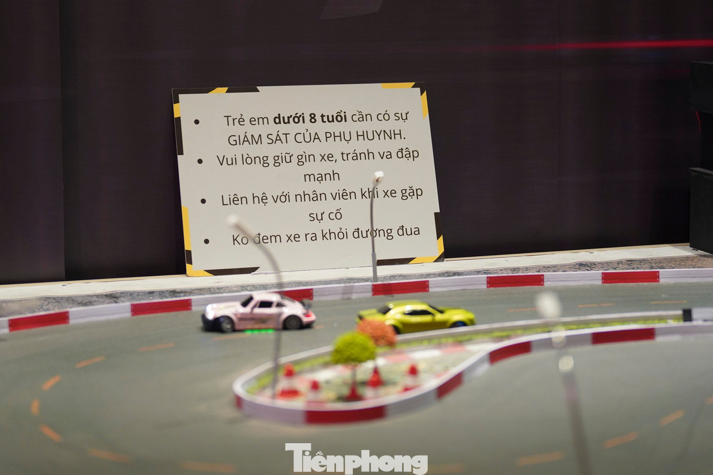 Giới trẻ TPHCM mê mẩn quán cà phê 'lái xe địa hình'- Ảnh 9.