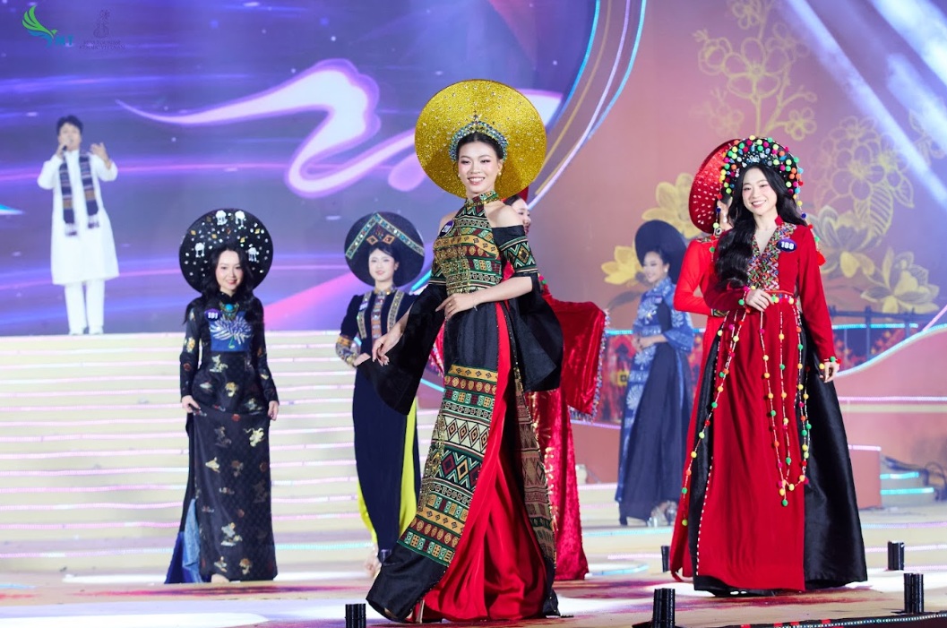 Nữ sinh 2005 giành được vương miện Hoa hậu Du lịch Dân tộc Việt Nam 2025 được nhận xét “gương mặt thanh tú, ánh mắt sáng, phong thái thanh lịch”- Ảnh 3. Nữ sinh 2005 giành được vương miện Hoa hậu Du lịch Dân tộc Việt Nam 2025 được nhận xét “gương mặt thanh tú, ánh mắt sáng, phong thái thanh lịch”- Ảnh 3.