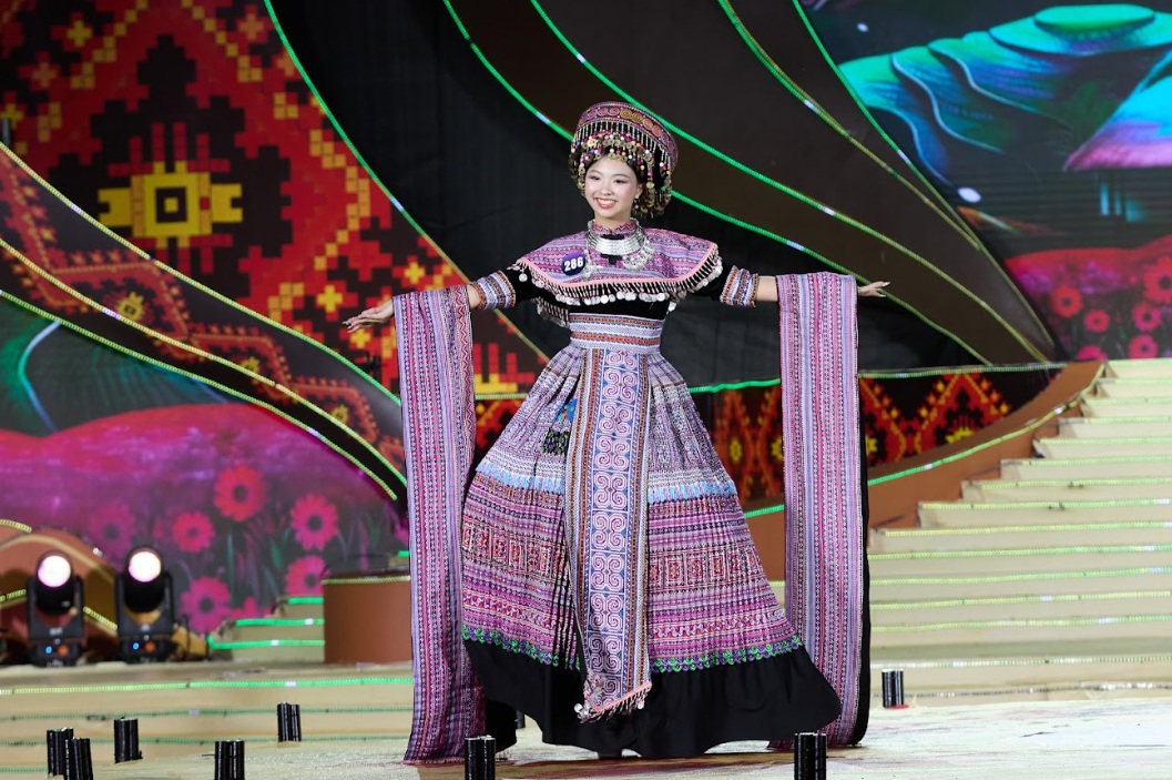 Nữ sinh 2005 giành được vương miện Hoa hậu Du lịch Dân tộc Việt Nam 2025 được nhận xét “gương mặt thanh tú, ánh mắt sáng, phong thái thanh lịch”- Ảnh 4. Nữ sinh 2005 giành được vương miện Hoa hậu Du lịch Dân tộc Việt Nam 2025 được nhận xét “gương mặt thanh tú, ánh mắt sáng, phong thái thanh lịch”- Ảnh 4.