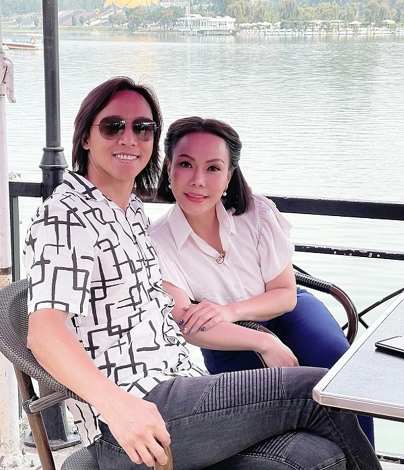 Nữ diễn viên được chồng thạc sĩ xây biệt thự 300 tỷ cho ở, thấy đàn chị không có vàng liền cho mượn- Ảnh 4.