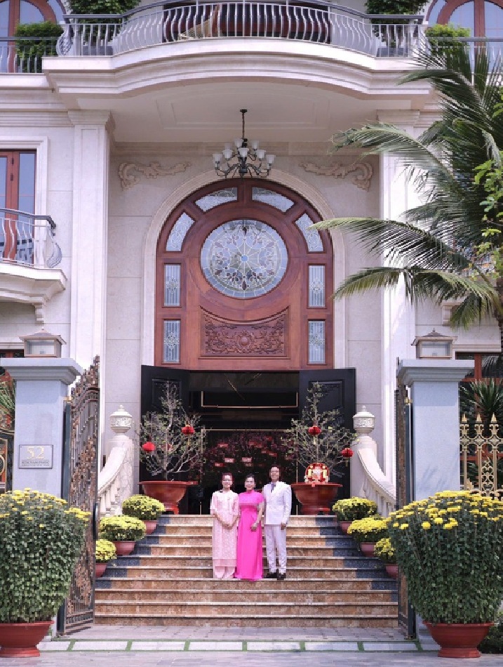 Nữ diễn viên được chồng thạc sĩ xây biệt thự 300 tỷ cho ở, thấy đàn chị không có vàng liền cho mượn- Ảnh 5.