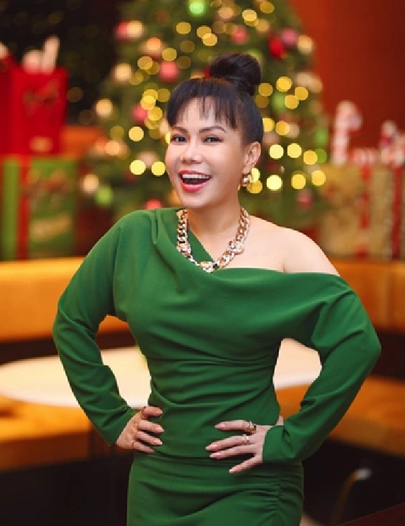 Nữ diễn viên được chồng thạc sĩ xây biệt thự 300 tỷ cho ở, thấy đàn chị không có vàng liền cho mượn- Ảnh 2.