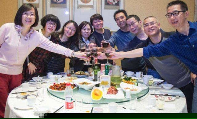 Mẹ Hà Nội kể: Nhìn hoá đơn họp lớp là biết ai vững tiền, ai sắp hụt hơi- Ảnh 2.