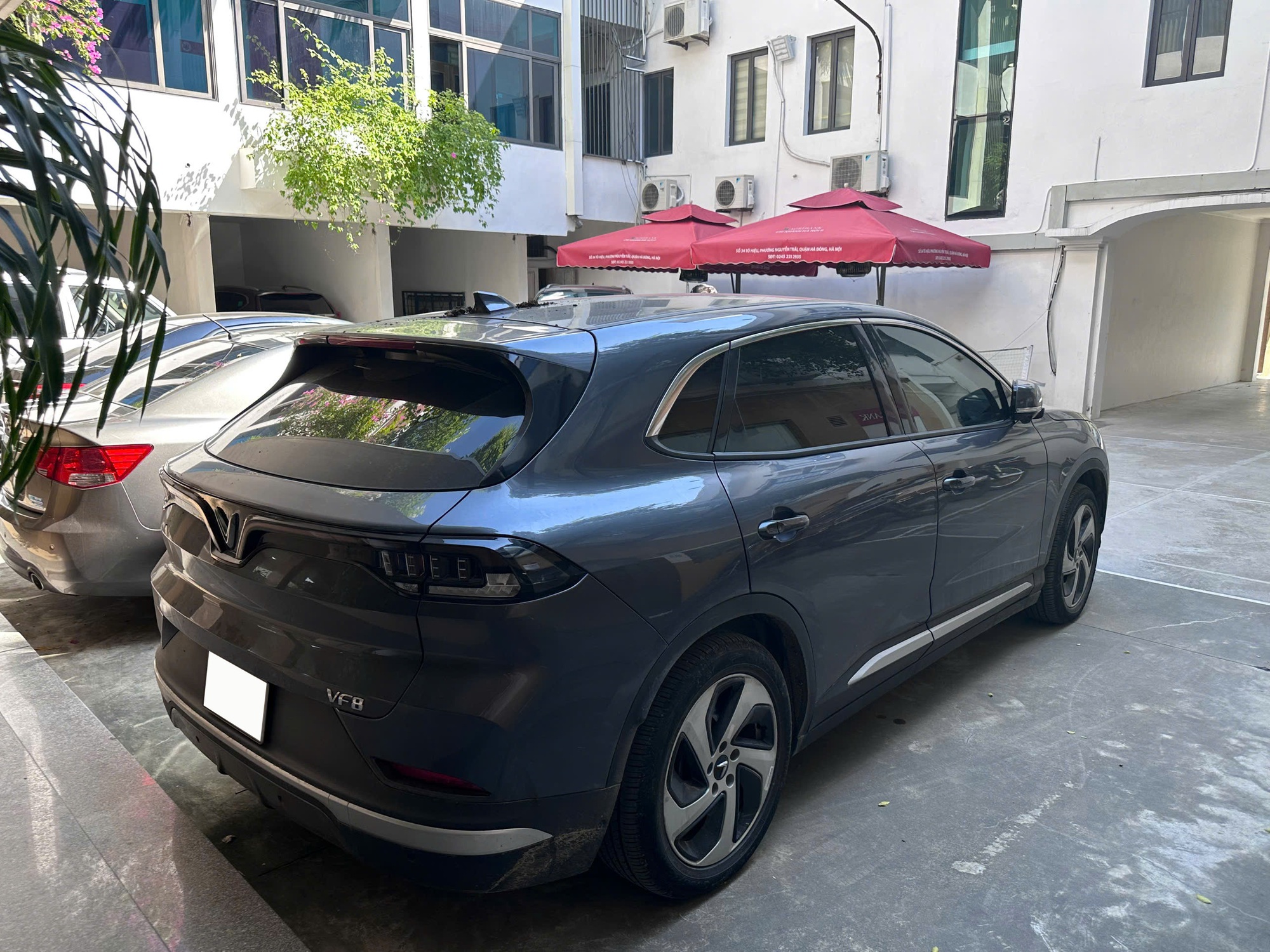 Đổi 2 xe VinFast VF 8 trong 2 năm liên tiếp, chủ xe chia sẻ: “Từng lái đủ loại xe xăng, giờ quay lại chắc không nổi”- Ảnh 3. Đổi 2 xe VinFast VF 8 trong 2 năm liên tiếp, chủ xe chia sẻ: “Từng lái đủ loại xe xăng, giờ quay lại chắc không nổi”- Ảnh 3.