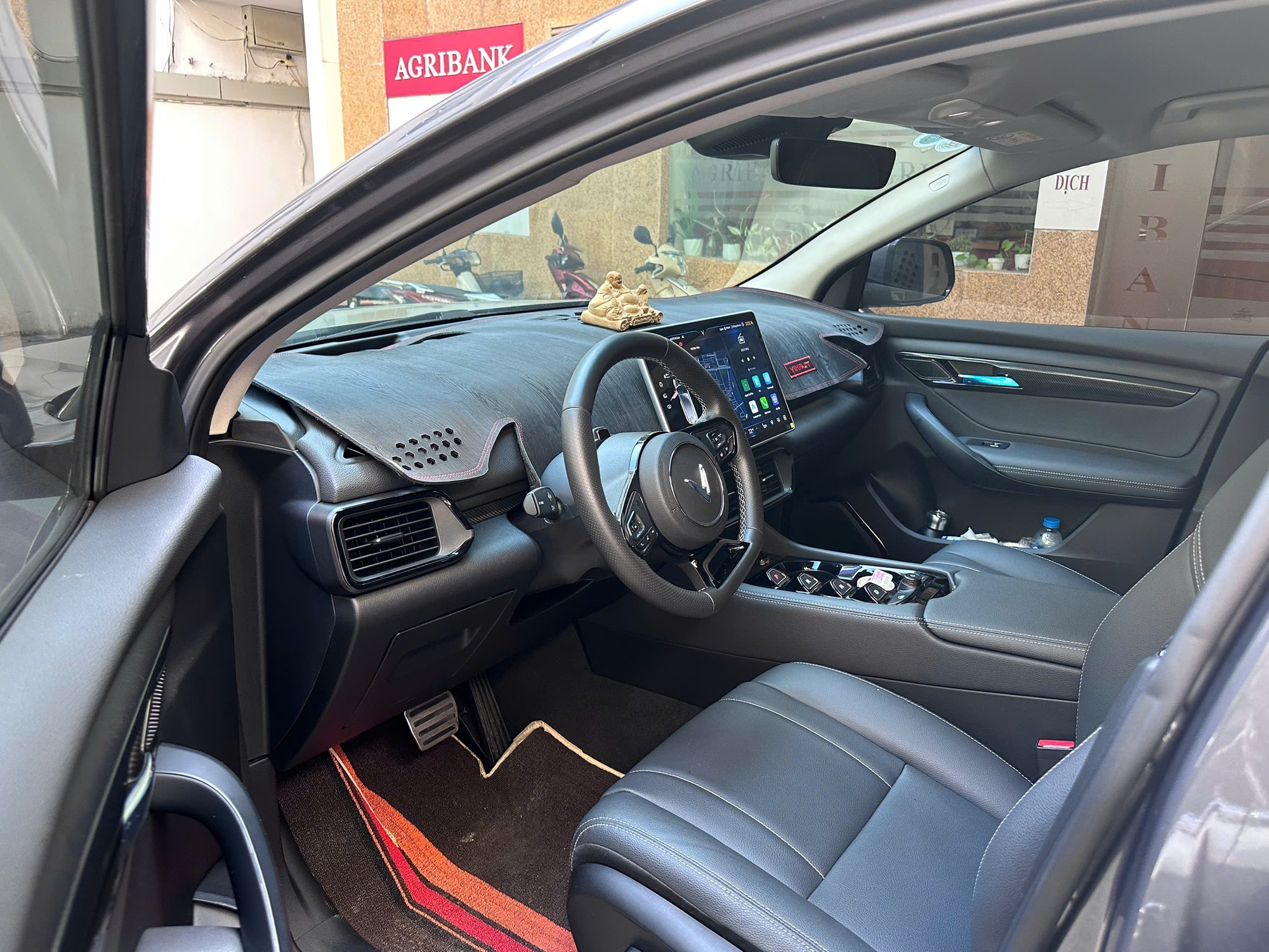 Đổi 2 xe VinFast VF 8 trong 2 năm liên tiếp, chủ xe chia sẻ: “Từng lái đủ loại xe xăng, giờ quay lại chắc không nổi”- Ảnh 4. Đổi 2 xe VinFast VF 8 trong 2 năm liên tiếp, chủ xe chia sẻ: “Từng lái đủ loại xe xăng, giờ quay lại chắc không nổi”- Ảnh 4.