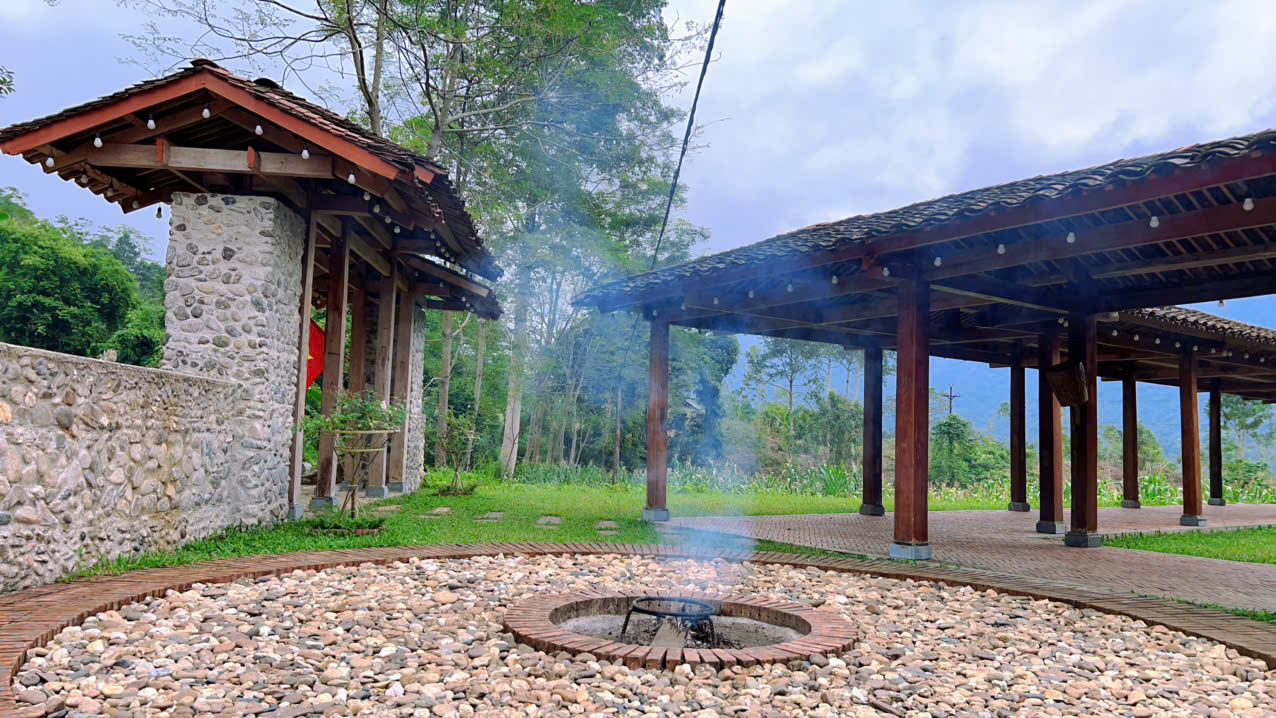 Cặp vợ chồng chi 3 tỷ xây nhà như cổ tích trên vùng núi Tuyên Quang: View triệu đô, 0 đồng rau củ- Ảnh 6.