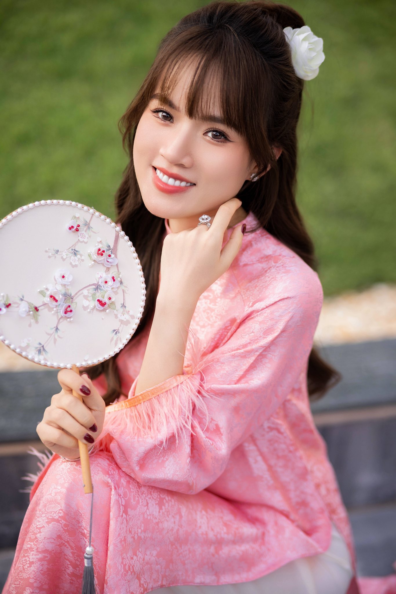 Phía sau những cú biến mất khỏi showbiz Việt của hội “hồng nhan bạc tỷ”- Ảnh 5. Phía sau những cú biến mất khỏi showbiz Việt của hội “hồng nhan bạc tỷ”- Ảnh 5.