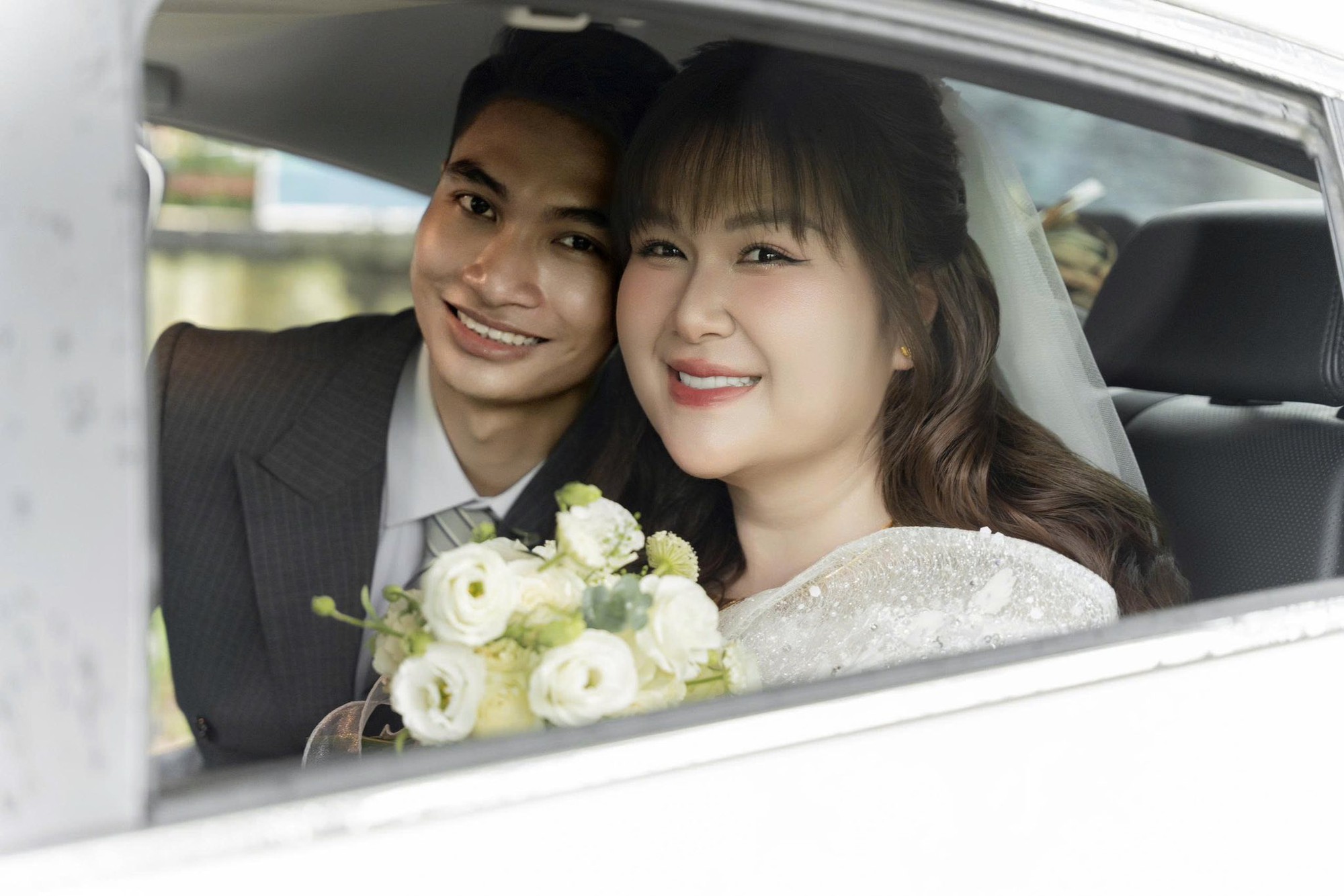 “Diễn viên trăm ký” Thủy Tiên kết hôn: Danh tính chồng điển trai gây chú ý- Ảnh 12. “Diễn viên trăm ký” Thủy Tiên kết hôn: Danh tính chồng điển trai gây chú ý- Ảnh 12.