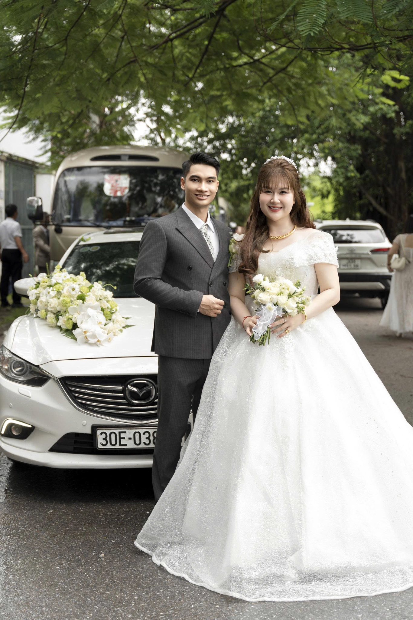 “Diễn viên trăm ký” Thủy Tiên kết hôn: Danh tính chồng điển trai gây chú ý- Ảnh 2. “Diễn viên trăm ký” Thủy Tiên kết hôn: Danh tính chồng điển trai gây chú ý- Ảnh 2.