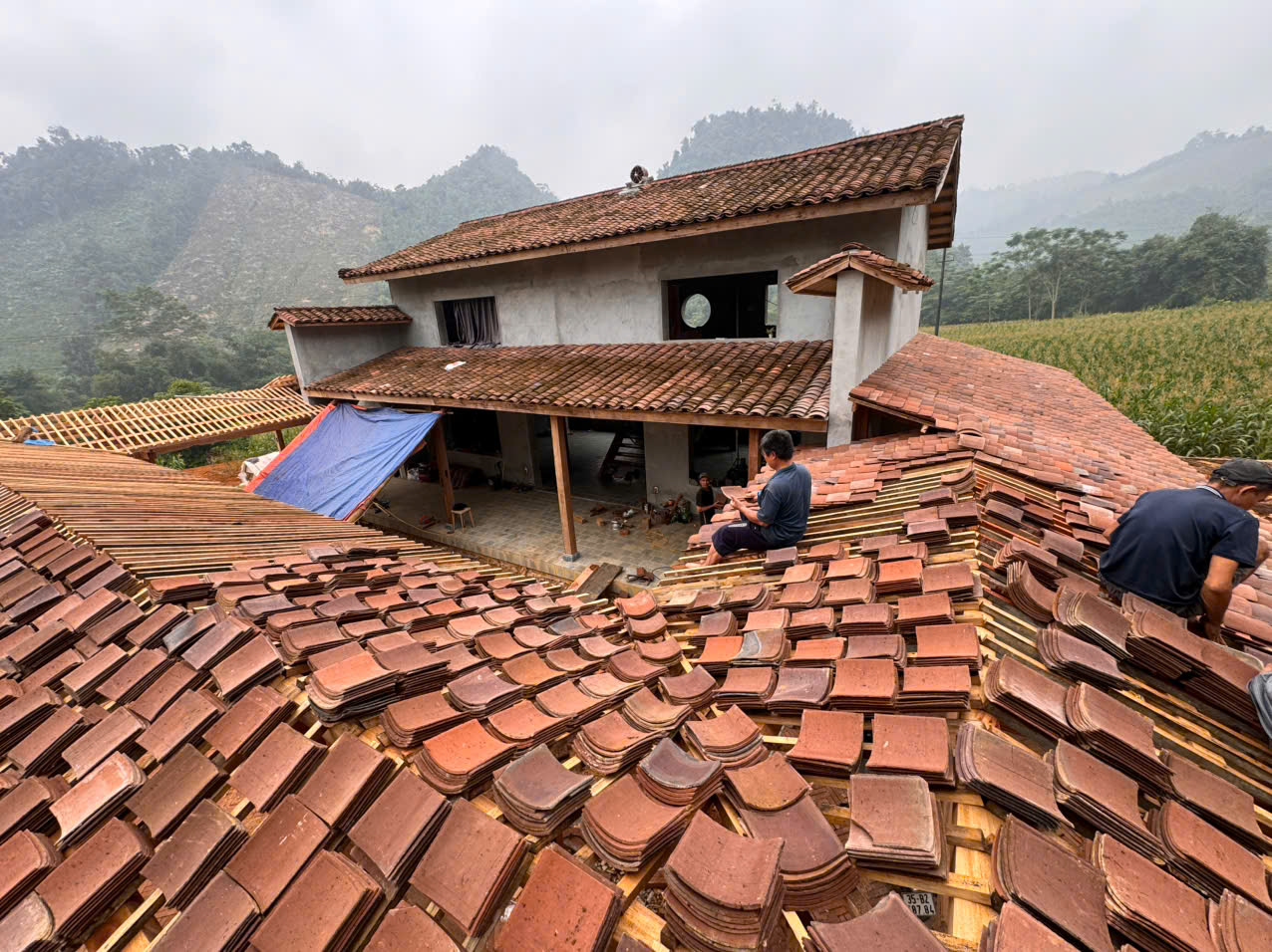 Cặp vợ chồng chi 3 tỷ xây nhà như cổ tích trên vùng núi Tuyên Quang: View triệu đô, 0 đồng rau củ- Ảnh 3.