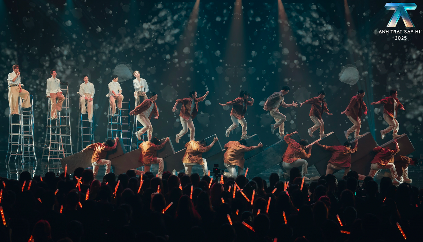 Sân khấu khiến Trấn Thành và dàn anh trai khóc đỏ mắt- Ảnh 1.