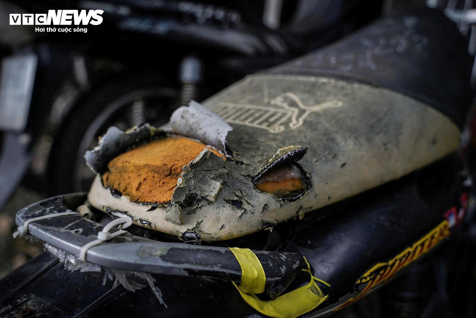 Cận cảnh hàng nghìn phương tiện chất đống trong 'nghĩa địa' xe vi phạm ở Hà Nội- Ảnh 6.