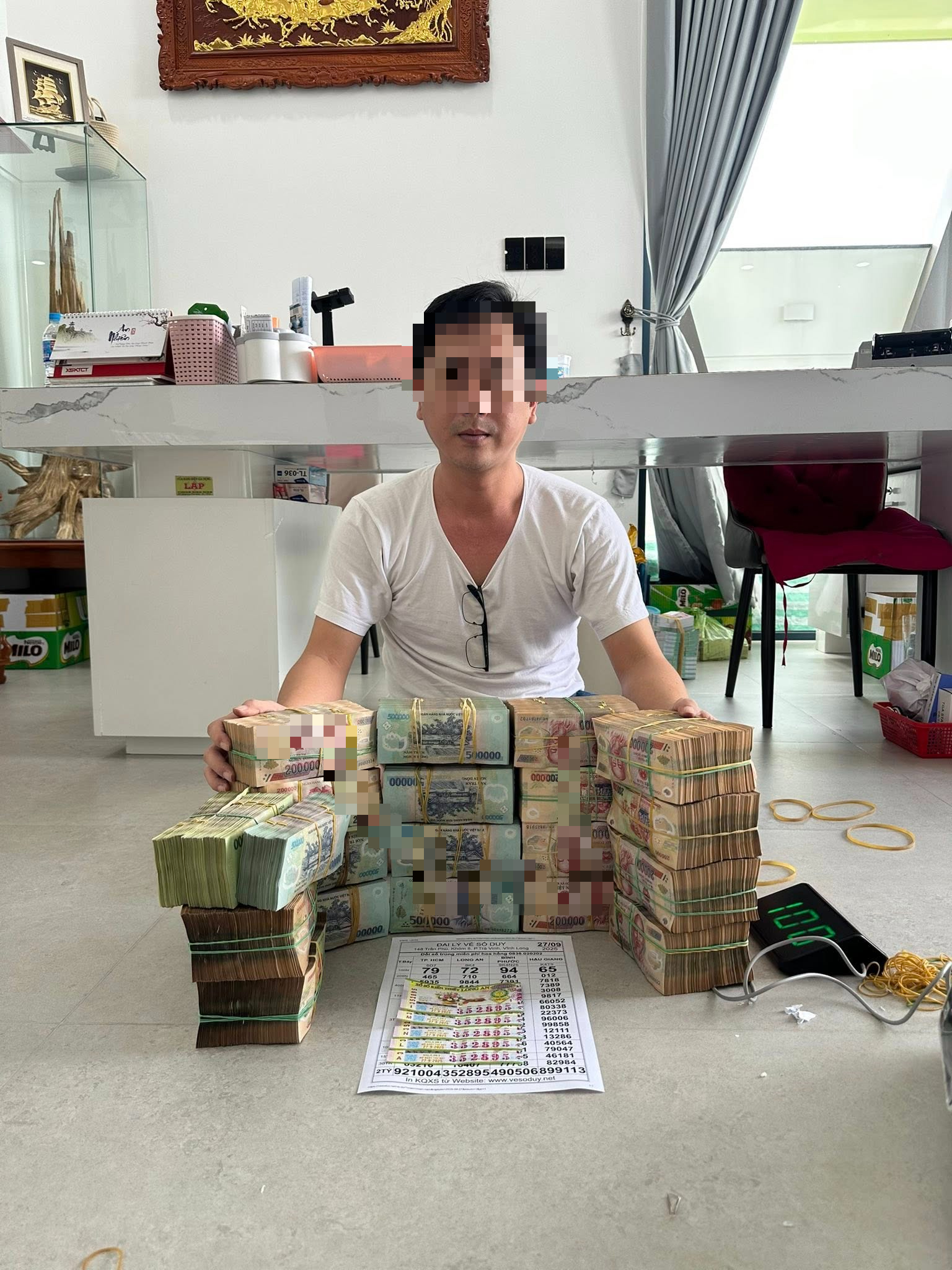 Xổ số miền Nam: Người đàn ông trúng đặc biệt 28 tỉ đồng, nhận hết qua chuyển khoản- Ảnh 3. Xổ số miền Nam: Người đàn ông trúng đặc biệt 28 tỉ đồng, nhận hết qua chuyển khoản- Ảnh 3.