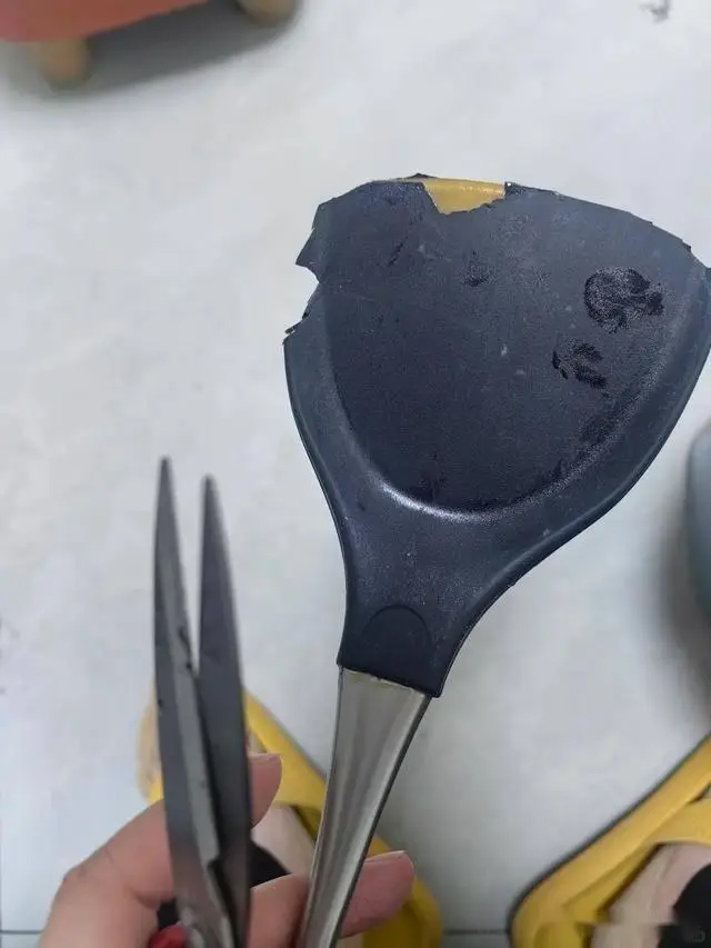 Nghe thì khó tin nhưng 5 món đồ quen thuộc này trong nhà bếp lại đang khiến cả nhà bạn hít phải "chất độc" mỗi ngày- Ảnh 2.