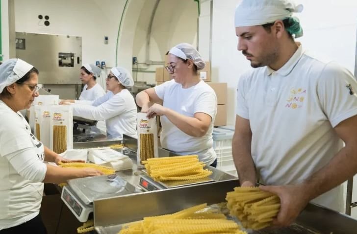 Mức thuế hơn 100% khiến loạt công ty mỳ Ý khổ sở, người dân phải trả mức giá không tưởng cho những gói pasta vốn chỉ vài USD- Ảnh 1.