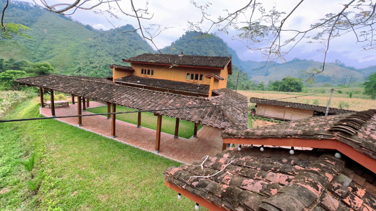 Cặp vợ chồng chi 3 tỷ xây nhà như cổ tích trên vùng núi Tuyên Quang: View triệu đô, 0 đồng rau củ- Ảnh 4.