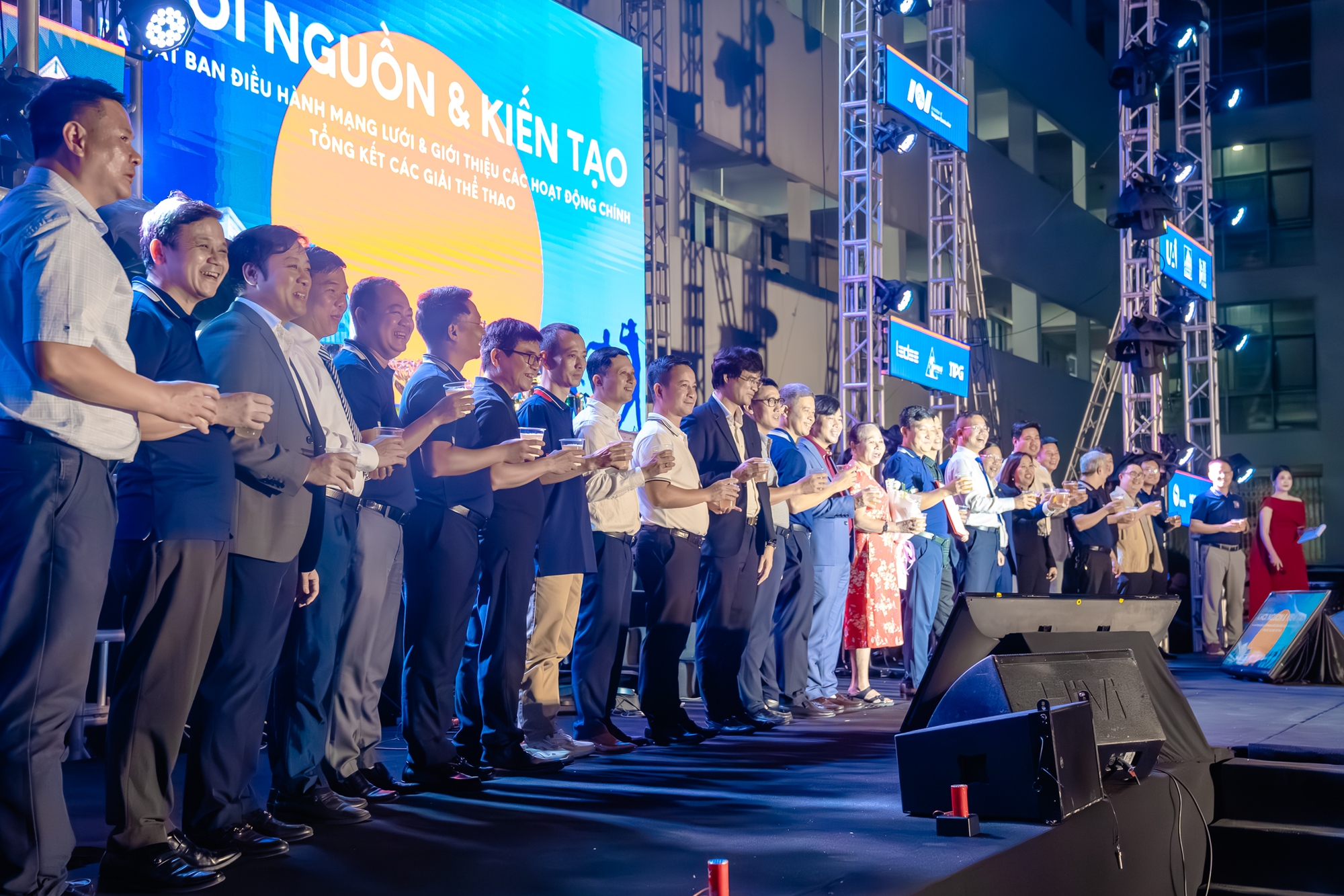 Một đại học danh tiếng là "cái nôi" đào tạo kỹ sư, KTS vừa ra mắt mạng lưới cựu sinh viên, tăng cường kết nối giữa doanh nghiệp và nhà trường- Ảnh 2. Một đại học danh tiếng là "cái nôi" đào tạo kỹ sư, KTS vừa ra mắt mạng lưới cựu sinh viên, tăng cường kết nối giữa doanh nghiệp và nhà trường- Ảnh 2.