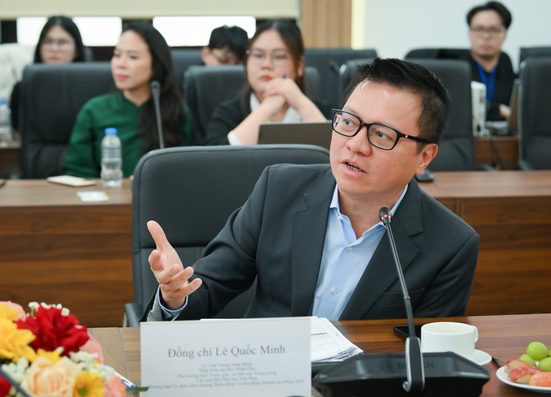 Từ "2.000đ biến thành 196 tỷ" đến "chàng shipper" phục dựng 8.000 ảnh liệt sĩ: Hành trình ấn tượng tại Human Act Prize 2025- Ảnh 2.