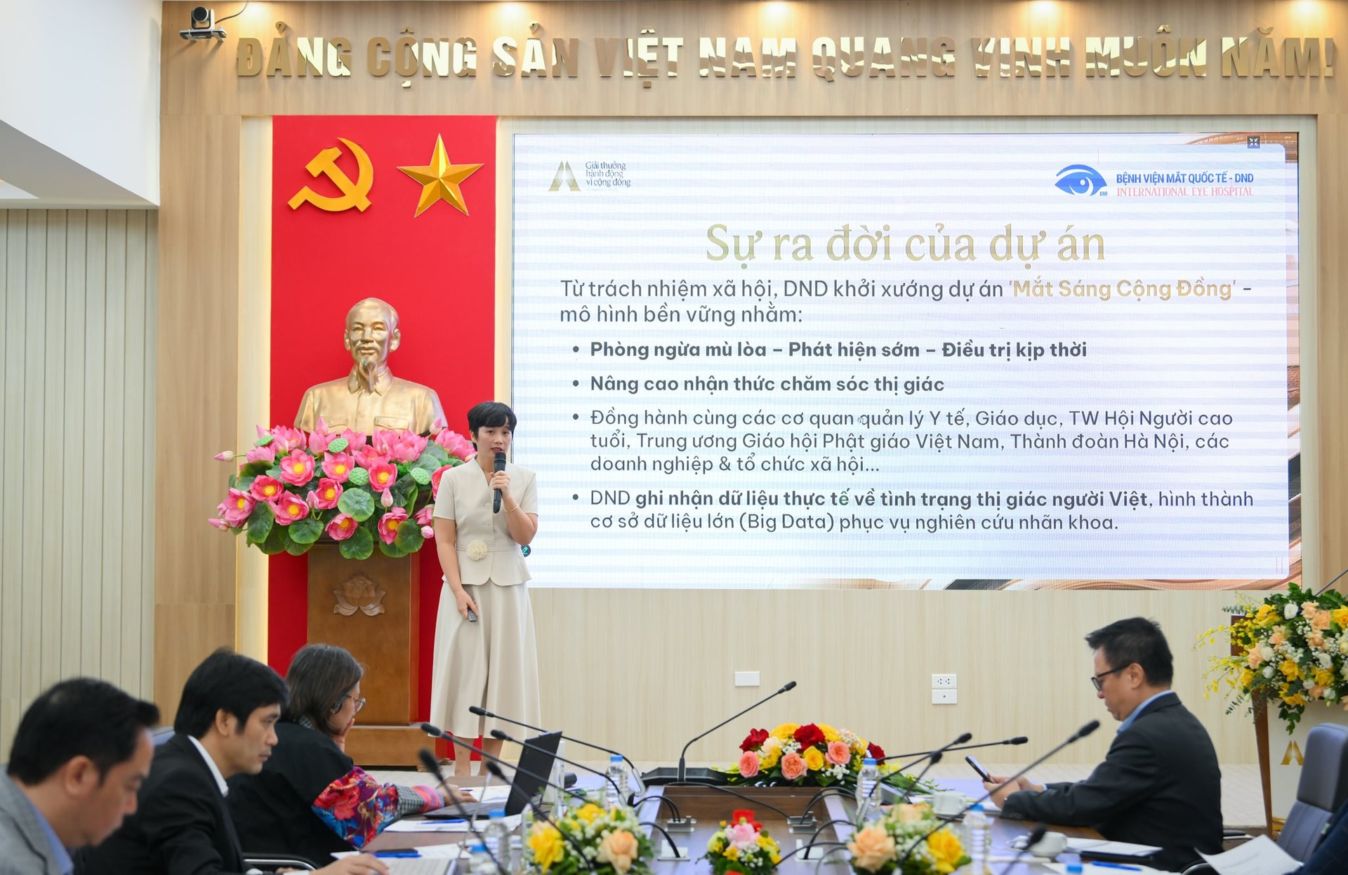 Từ "2.000đ biến thành 196 tỷ" đến "chàng shipper" phục dựng 8.000 ảnh liệt sĩ: Hành trình ấn tượng tại Human Act Prize 2025- Ảnh 4.