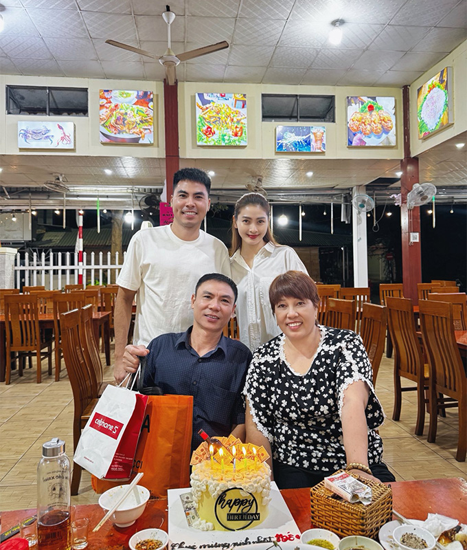 MC Huyền Trang Mù Tạt cưới tiền vệ tuyển Việt Nam?- Ảnh 1. MC Huyền Trang Mù Tạt cưới tiền vệ tuyển Việt Nam?- Ảnh 1.