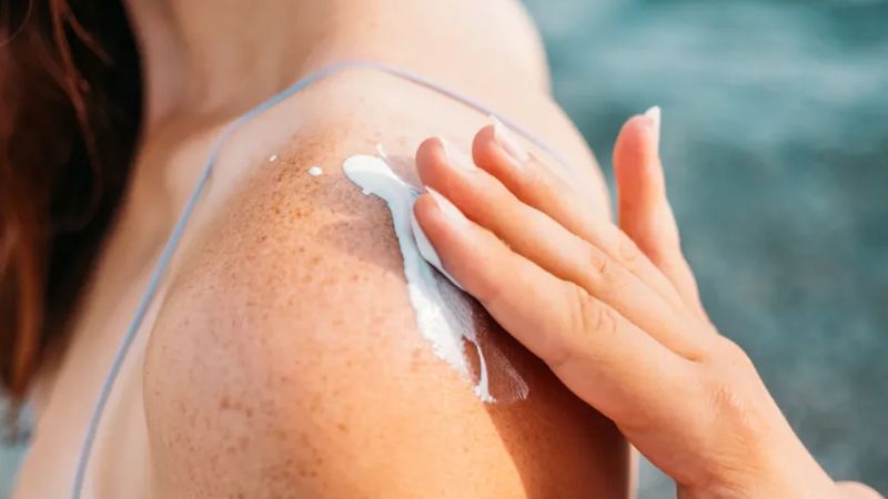 Thu hồi lô kem chống nắng ghi SPF 45+ kiểm nghiệm chỉ đạt 2- Ảnh 2. Thu hồi lô kem chống nắng ghi SPF 45+ kiểm nghiệm chỉ đạt 2- Ảnh 2.