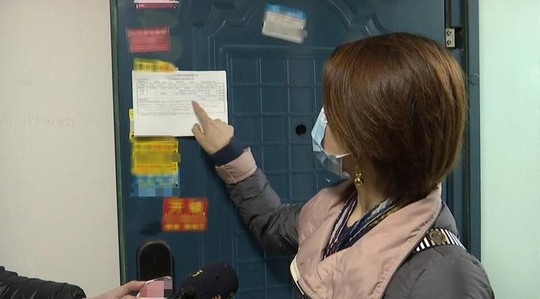 Mua nhà 2,6 tỷ đồng chưa kịp ở đã bị gia đình 8 người lạ “cướp” mất, chủ nhà chết sững- Ảnh 1.