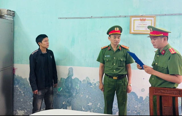 Thi hành lệnh bắt tạm giam Huỳnh Ngọc Long- Ảnh 1. Thi hành lệnh bắt tạm giam Huỳnh Ngọc Long- Ảnh 1.