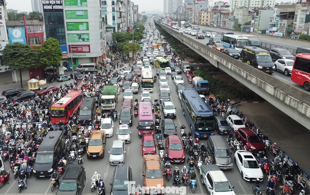 Hà Nội: Chuyển đổi sang phương tiện xanh là vấn đề nhạy cảm, nhưng không thể trì hoãn- Ảnh 1.