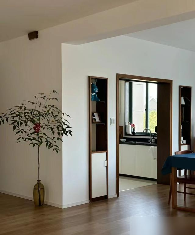 Trống nhưng không hề đơn điệu: Ngôi nhà của phụ nữ 50 tuổi chứng minh tối giản cũng có thể sang tới mức này- Ảnh 11. Trống nhưng không hề đơn điệu: Ngôi nhà của phụ nữ 50 tuổi chứng minh tối giản cũng có thể sang tới mức này- Ảnh 11.