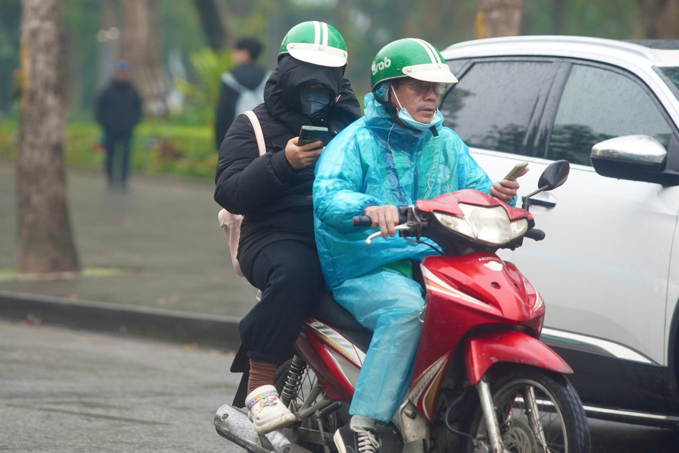 Miền Bắc sắp chuyển mưa dông, miền Trung đỉnh điểm mưa lớn- Ảnh 1.